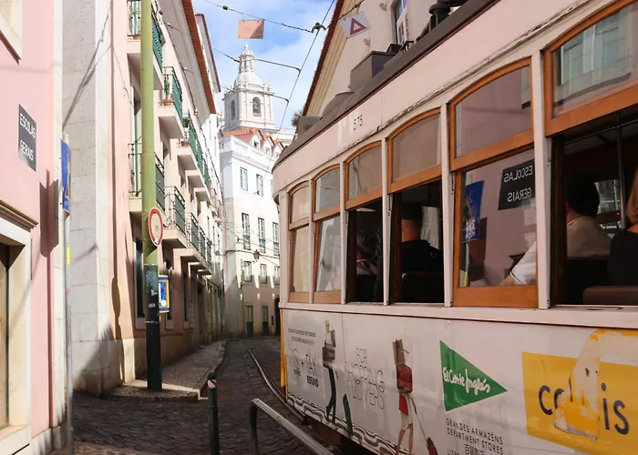 Crooked House Alfama