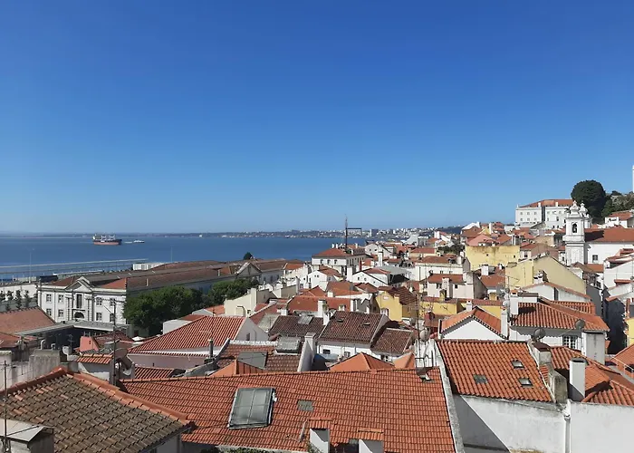 Crooked House Alfama